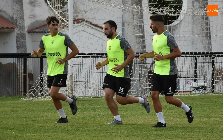 Foto 9 - El Ciudad Rodrigo CF arranca su nueva etapa con Gabri de Aller al frente
