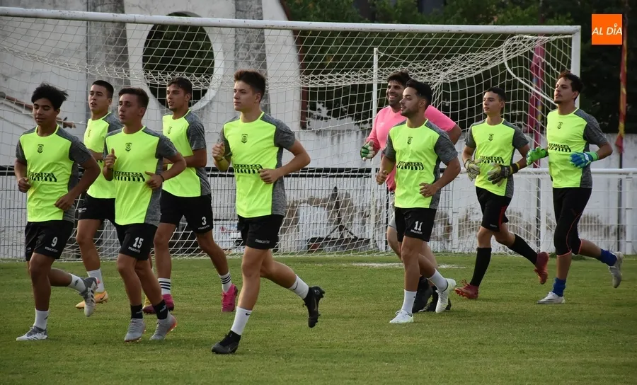 Foto 10 - El Ciudad Rodrigo CF arranca su nueva etapa con Gabri de Aller al frente