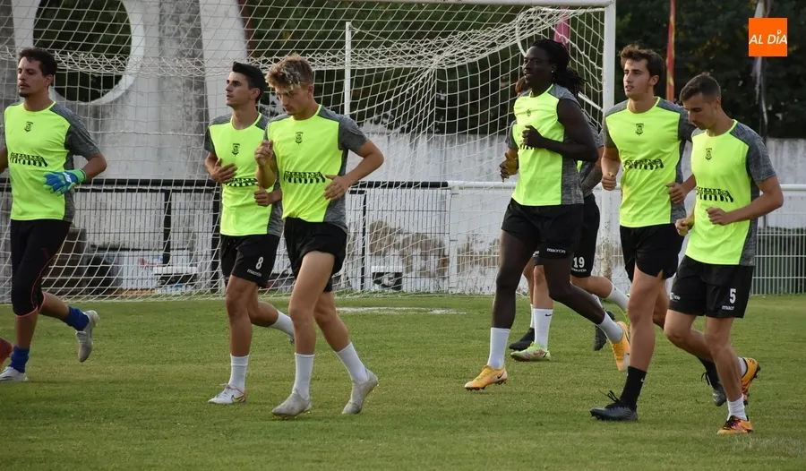 Foto 11 - El Ciudad Rodrigo CF arranca su nueva etapa con Gabri de Aller al frente