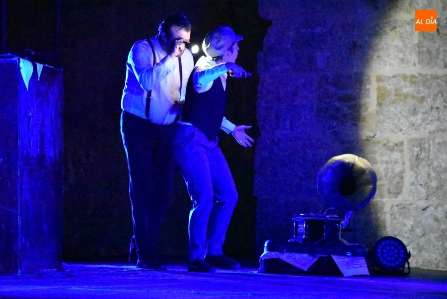 Foto 6 - El lienzo de la muralla se convierte en una gran pantalla para repasar la historia del cine mudo