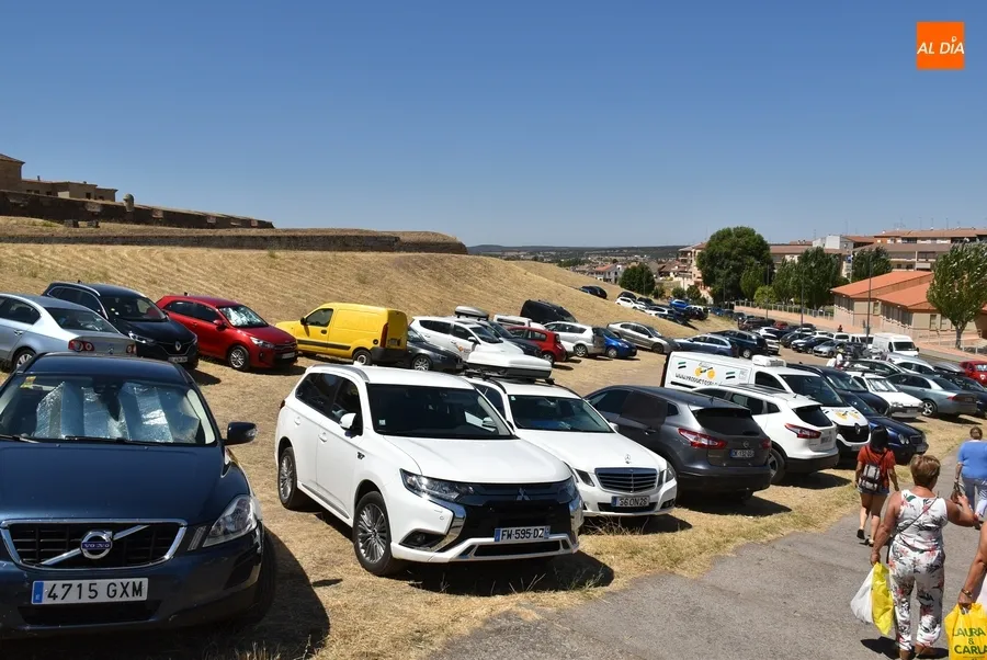Foto 3 - Ciudad Rodrigo brinda por la vuelta de su Martes Mayor, que hace una breve parada en Siega Verde