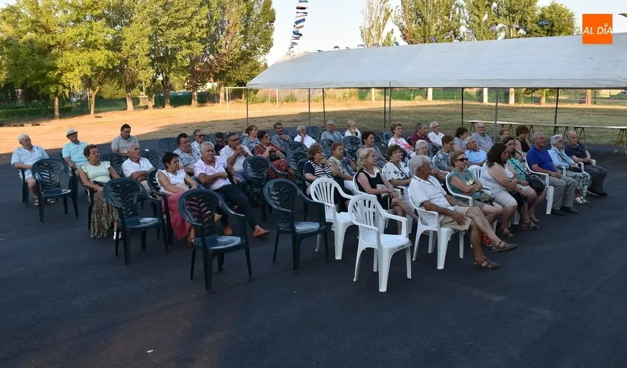 Foto 6 - Los vecinos de El Puente disfrutan de un completo domingo de convivencia en el marco de sus fiestas