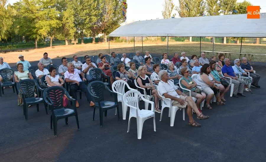 Foto 7 - Los vecinos de El Puente disfrutan de un completo domingo de convivencia en el marco de sus fiestas