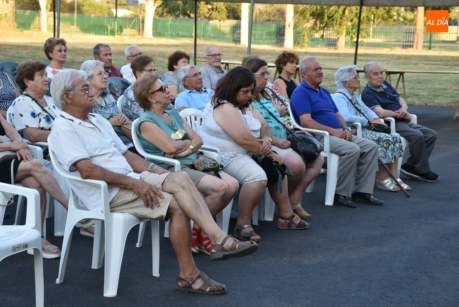 Foto 8 - Los vecinos de El Puente disfrutan de un completo domingo de convivencia en el marco de sus fiestas