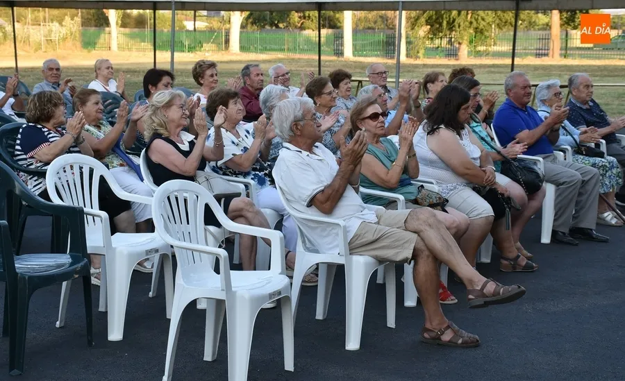 Foto 9 - Los vecinos de El Puente disfrutan de un completo domingo de convivencia en el marco de sus fiestas