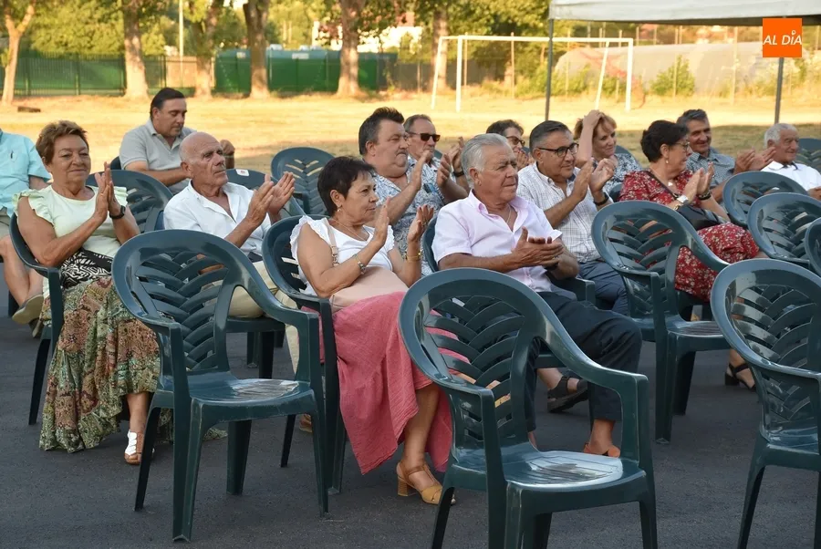 Foto 10 - Los vecinos de El Puente disfrutan de un completo domingo de convivencia en el marco de sus fiestas