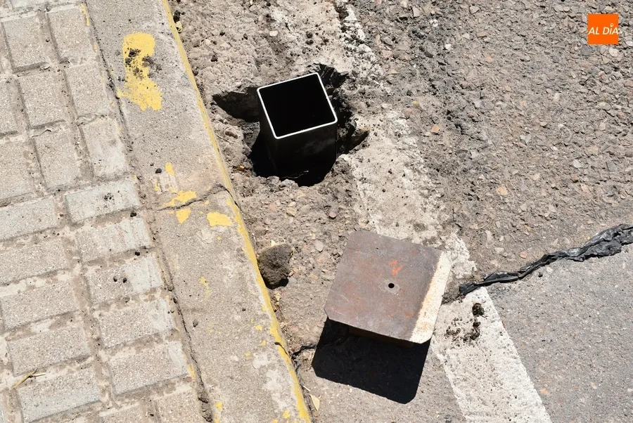 Foto 2 - En proceso de elevaci&oacute;n todos los anclajes de agujas de la Avenida Conde de Fox&aacute;