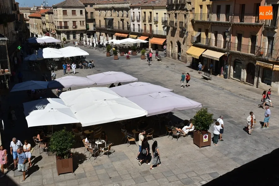 Foto 4 - La Plaza Mayor mirobrigense vive su &uacute;ltimo d&iacute;a de puro verano