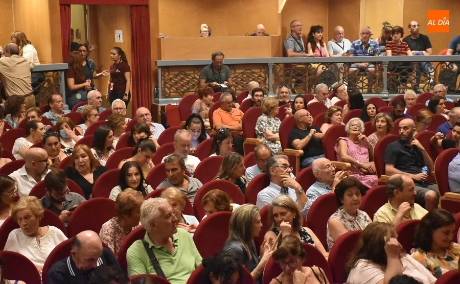 Foto 7 - Las conocidas actrices Maite Sandoval y Nuria Gonz&aacute;lez toman parte en la Feria desde un velatorio