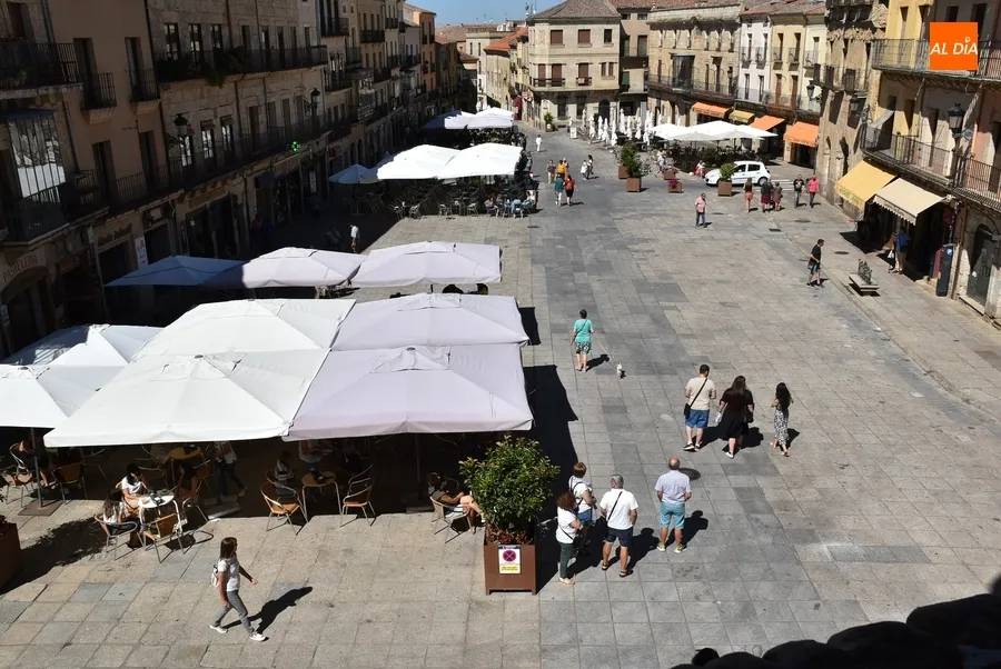 Foto 3 - La Plaza Mayor mirobrigense vive su &uacute;ltimo d&iacute;a de puro verano