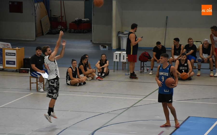 Foto 2 - CB Pumas y Finito y Mayores se proclaman campeones del Torneo 3x3 de Basket