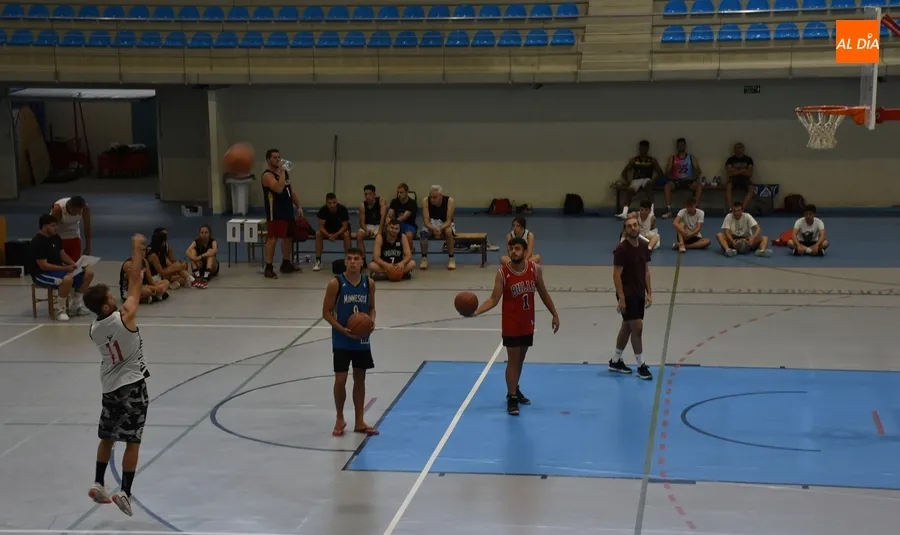 Foto 3 - CB Pumas y Finito y Mayores se proclaman campeones del Torneo 3x3 de Basket