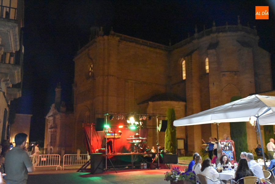 Foto 2 - El Dúo Weton cierra el ciclo de actuaciones musicales nocturnas