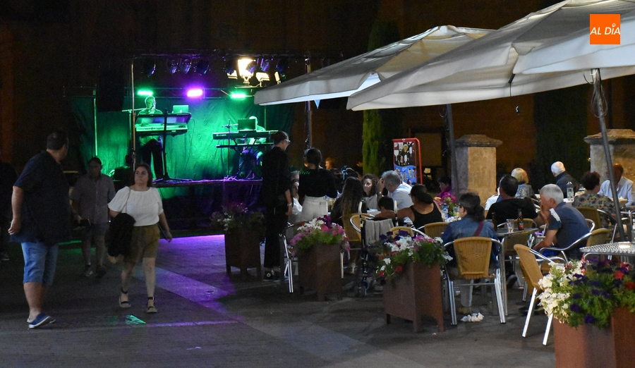 Foto 4 - El Dúo Weton cierra el ciclo de actuaciones musicales nocturnas