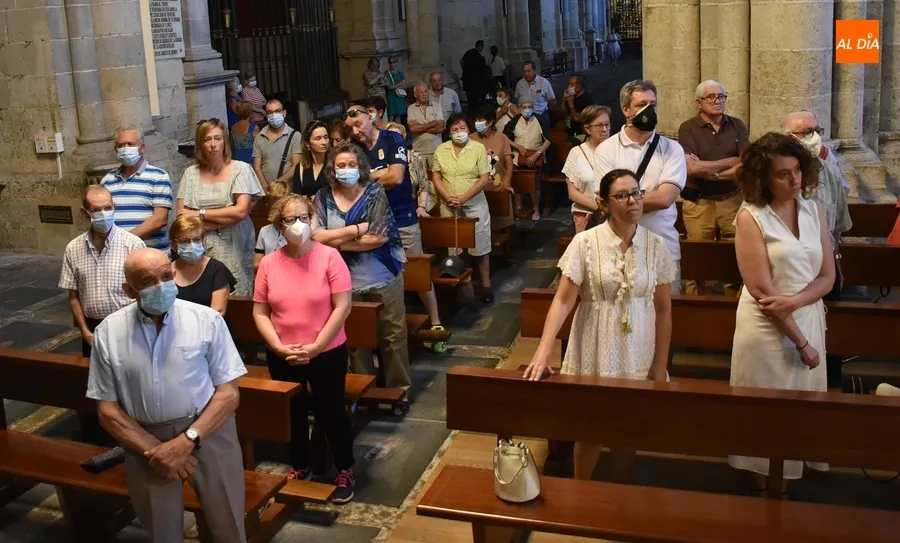 Foto 6 - Concurrida celebraci&oacute;n eucar&iacute;stica de la patrona de la Seo Civitatense