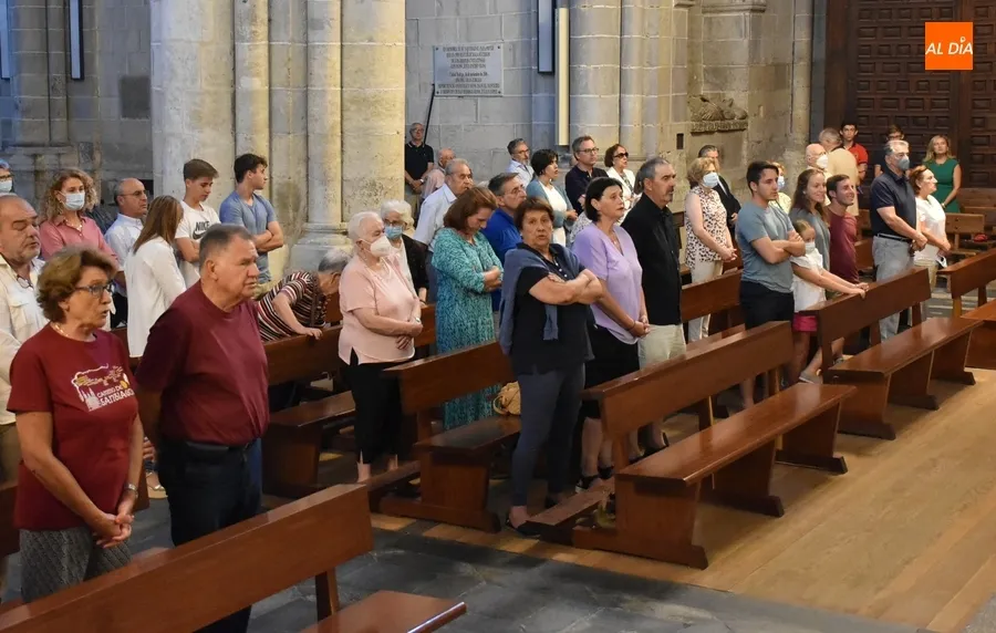 Foto 8 - Concurrida celebraci&oacute;n eucar&iacute;stica de la patrona de la Seo Civitatense