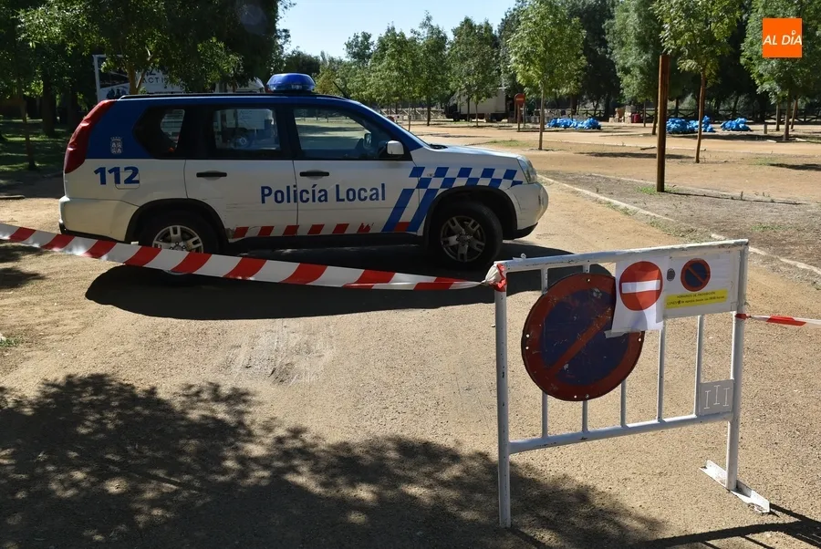Foto 3 - D&iacute;a de preparativos en el parking de La Pesquera para el lanzamiento de los fuegos artificiales