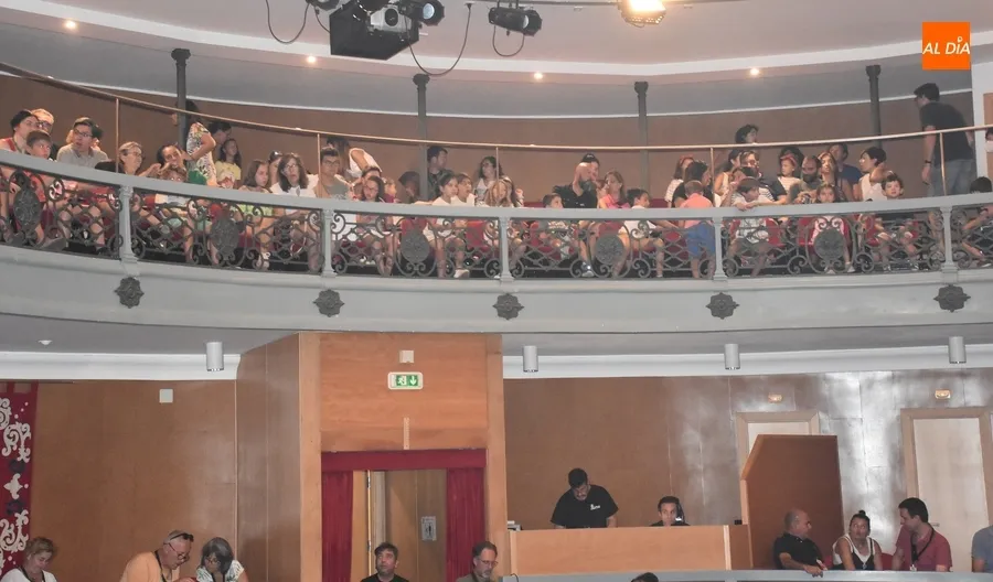 Foto 8 - Miguel de Lucas llena el Teatro Nuevo de ilusi&oacute;n y magia