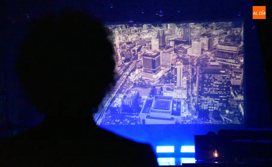 Foto 11 - Miguel de Lucas llena el Teatro Nuevo de ilusi&oacute;n y magia