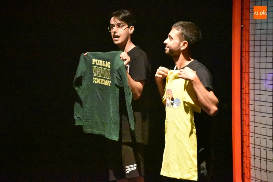 Foto 5 - La interactiva historia de un adolescente impacta en su estreno absoluto a la par que &uacute;nico