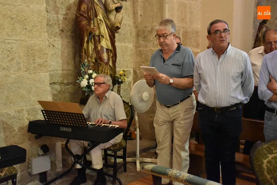 Foto 4 - Lleno en la celebraci&oacute;n de los 50 a&ntilde;os como sacerdote de &Aacute;ngel Mart&iacute;n Carballo