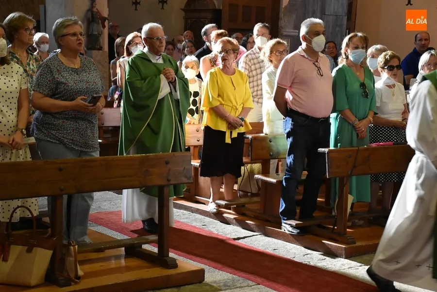 Foto 6 - Lleno en la celebraci&oacute;n de los 50 a&ntilde;os como sacerdote de &Aacute;ngel Mart&iacute;n Carballo