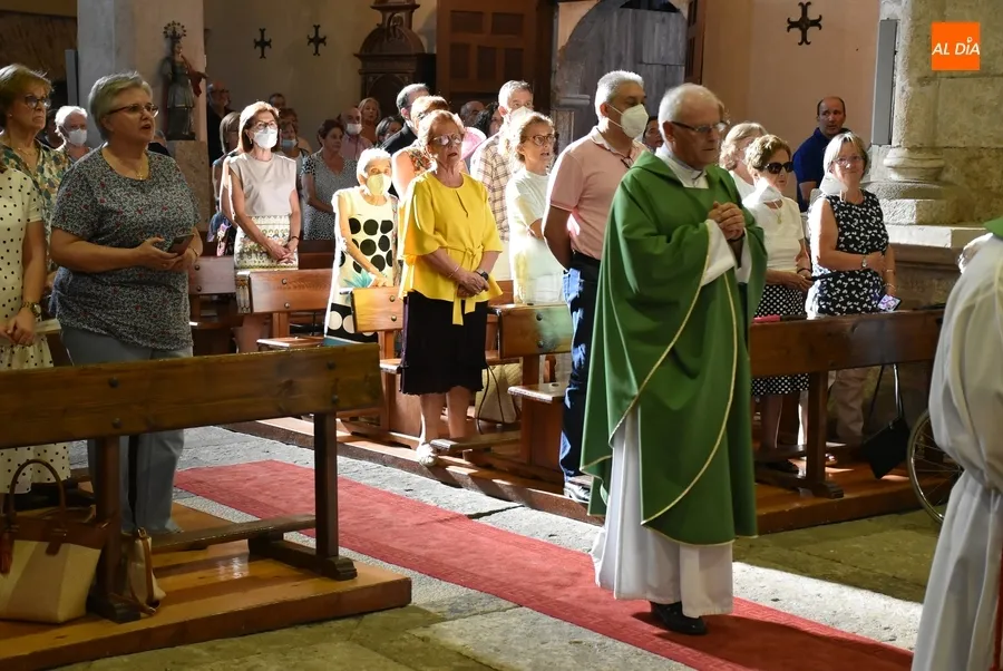 Foto 7 - Lleno en la celebraci&oacute;n de los 50 a&ntilde;os como sacerdote de &Aacute;ngel Mart&iacute;n Carballo