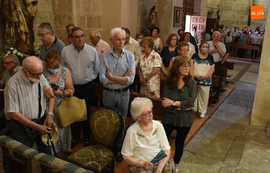 Foto 8 - Lleno en la celebraci&oacute;n de los 50 a&ntilde;os como sacerdote de &Aacute;ngel Mart&iacute;n Carballo