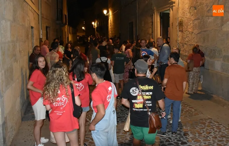 Foto 2 - Reivindicativo cierre del Jueves de Feria en Los Sitios por parte de &lsquo;Las que limpian&rsquo;