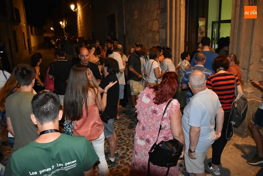Foto 3 - Reivindicativo cierre del Jueves de Feria en Los Sitios por parte de &lsquo;Las que limpian&rsquo;