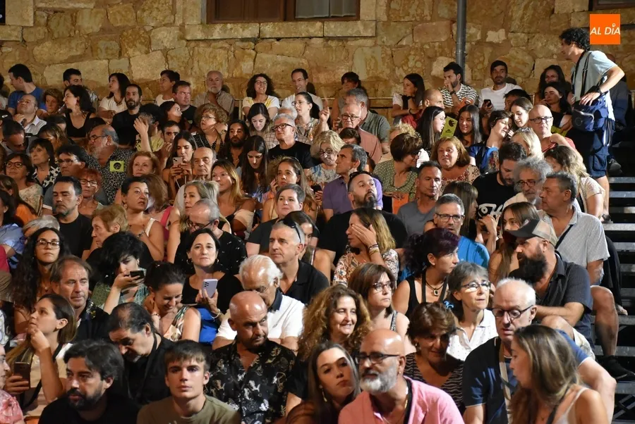 Foto 5 - Reivindicativo cierre del Jueves de Feria en Los Sitios por parte de &lsquo;Las que limpian&rsquo;