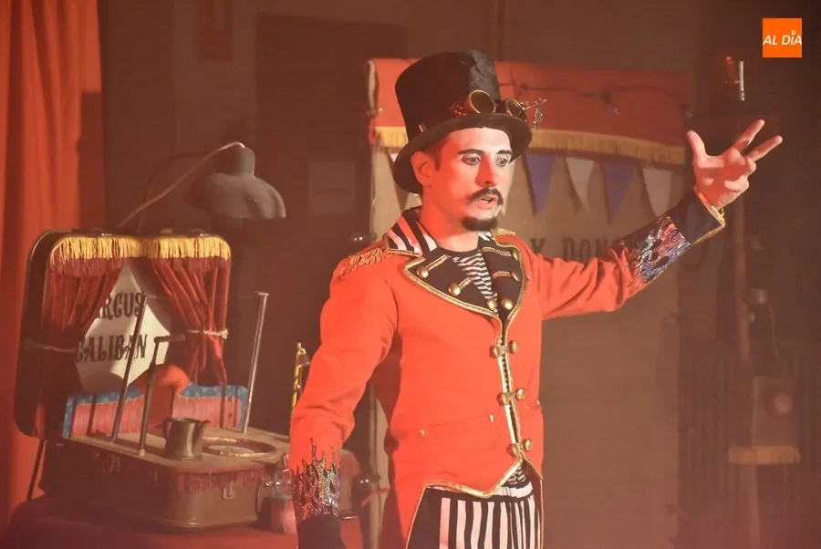 Foto 6 - El mirobrigense Dani G&oacute;mez deja &ldquo;flipados&rdquo; a los ni&ntilde;os con su singular circo de pulgas