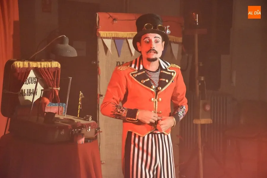 Foto 7 - El mirobrigense Dani G&oacute;mez deja &ldquo;flipados&rdquo; a los ni&ntilde;os con su singular circo de pulgas
