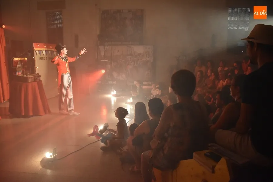 Foto 8 - El mirobrigense Dani G&oacute;mez deja &ldquo;flipados&rdquo; a los ni&ntilde;os con su singular circo de pulgas