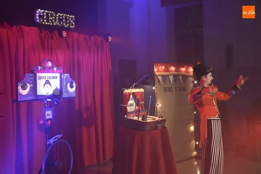 Foto 10 - El mirobrigense Dani G&oacute;mez deja &ldquo;flipados&rdquo; a los ni&ntilde;os con su singular circo de pulgas