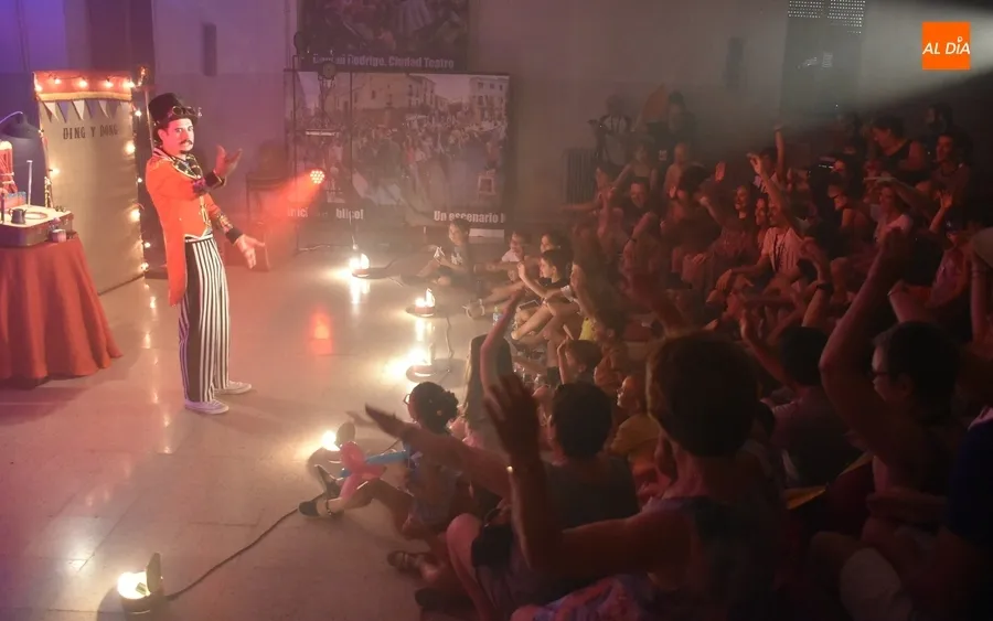 Foto 11 - El mirobrigense Dani G&oacute;mez deja &ldquo;flipados&rdquo; a los ni&ntilde;os con su singular circo de pulgas