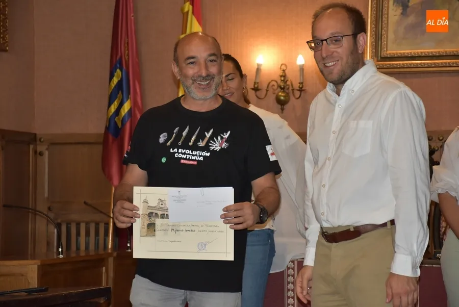 Foto 4 - Entregados 1.000&euro; de los 1.350&euro; que hab&iacute;a en juego el Martes Mayor