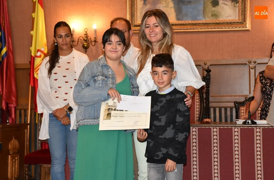 Foto 6 - Entregados 1.000&euro; de los 1.350&euro; que hab&iacute;a en juego el Martes Mayor