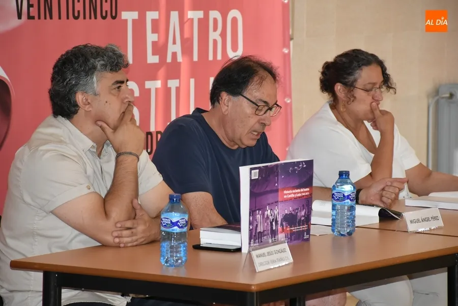 Foto 4 - Presentado un libro que recoge la historia del teatro en Castilla y Le&oacute;n desde el a&ntilde;o 1965