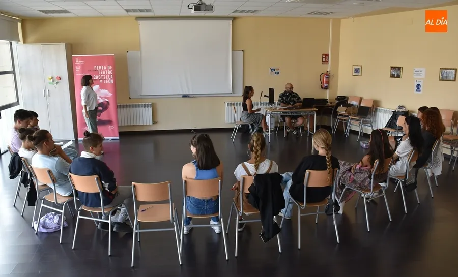 Foto 5 - Baychimo crea con j&oacute;venes mirobrigenses piezas po&eacute;ticas que se colgar&aacute;n en La Florida