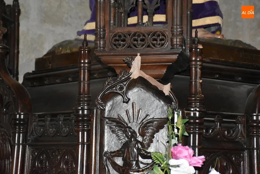 Foto 5 - Unas obras en la Iglesia de San Agust&iacute;n causan da&ntilde;os al emblem&aacute;tico paso de Jes&uacute;s Nazareno