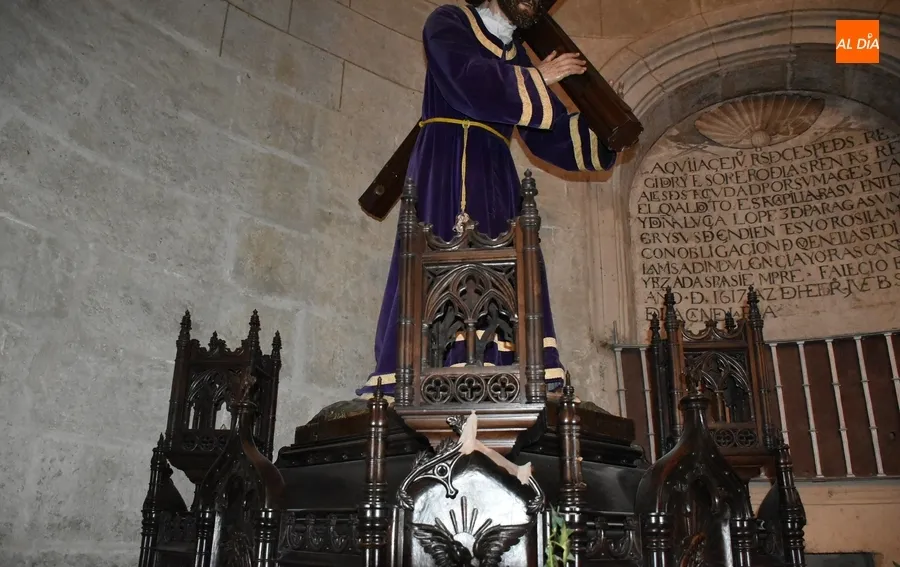 Foto 6 - Unas obras en la Iglesia de San Agust&iacute;n causan da&ntilde;os al emblem&aacute;tico paso de Jes&uacute;s Nazareno