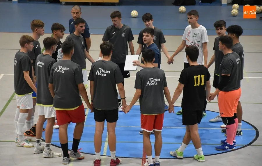 Foto 5 - Echa a andar el III Juvenil, que volver&aacute; a tener como t&eacute;cnico a Alejandro M&aacute;rquiz