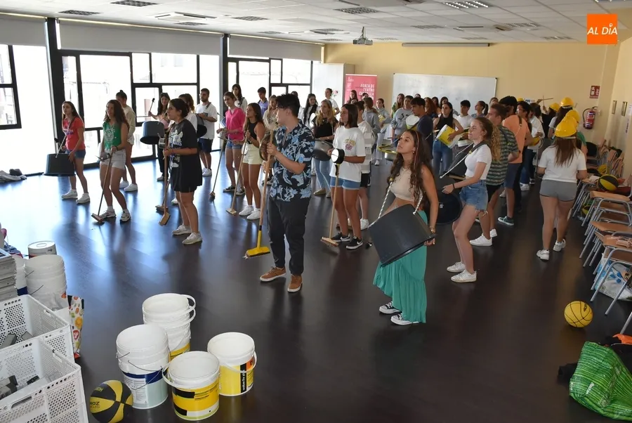 Foto 4 - Los j&oacute;venes del Divierteatro preparan con WeTumTum su pasacalles de la Feria de Teatro