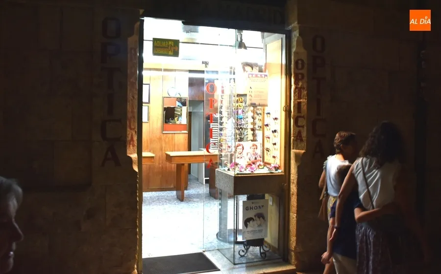 Foto 3 - Pocos establecimientos involucrados pero buen ambiente callejero en la 3&ordf; Noche del Comercio