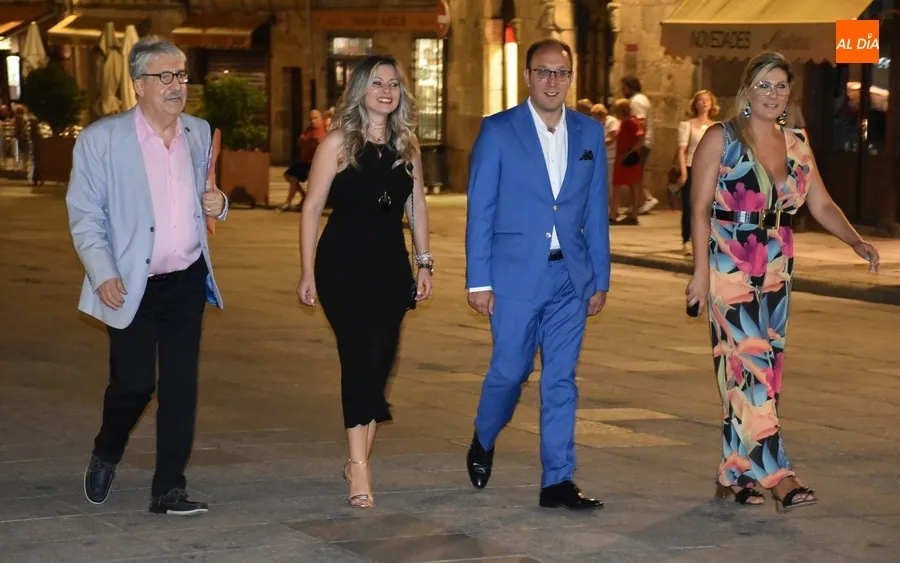 Foto 2 - Complet&iacute;sima noche de apertura, con gran seguimiento de p&uacute;blico, del recuperado Martes Mayor