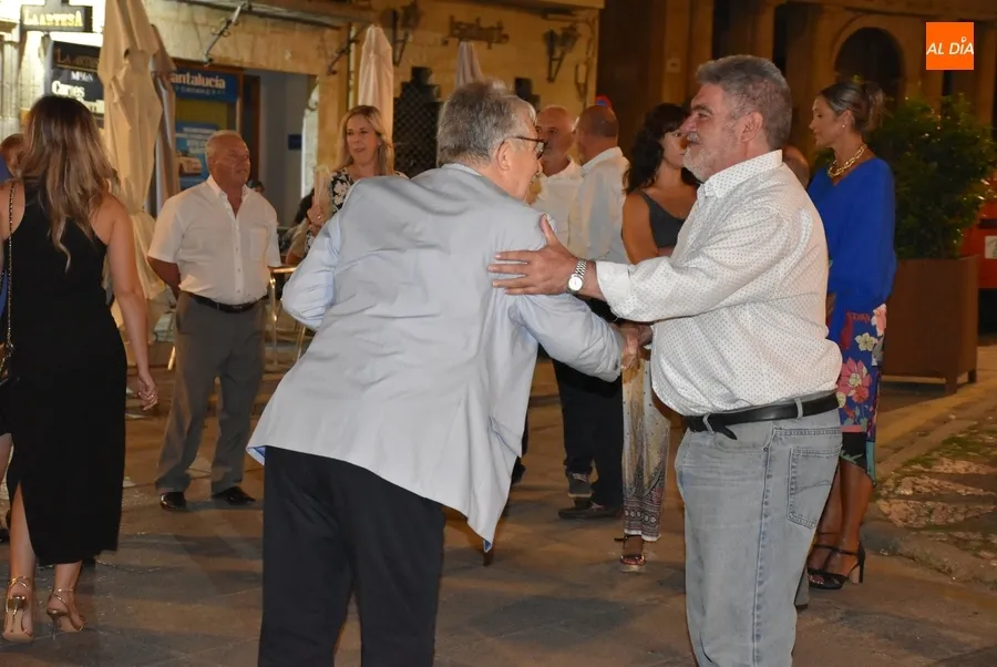 Foto 3 - Complet&iacute;sima noche de apertura, con gran seguimiento de p&uacute;blico, del recuperado Martes Mayor