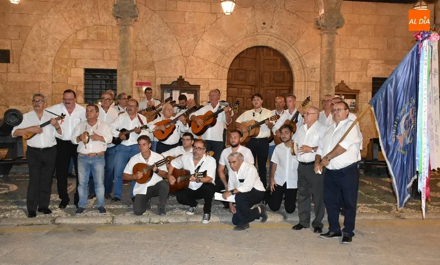 Foto 4 - Complet&iacute;sima noche de apertura, con gran seguimiento de p&uacute;blico, del recuperado Martes Mayor
