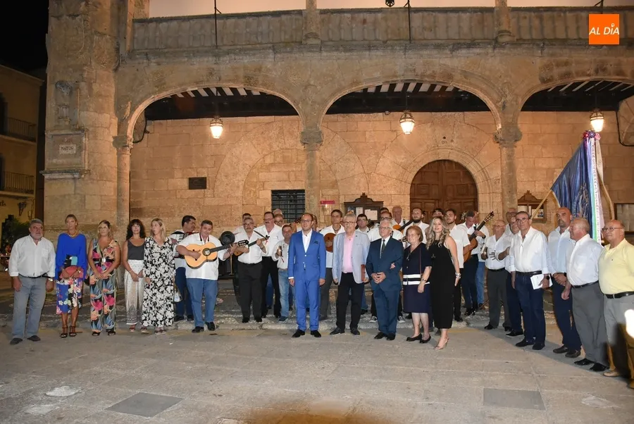 Foto 8 - Complet&iacute;sima noche de apertura, con gran seguimiento de p&uacute;blico, del recuperado Martes Mayor
