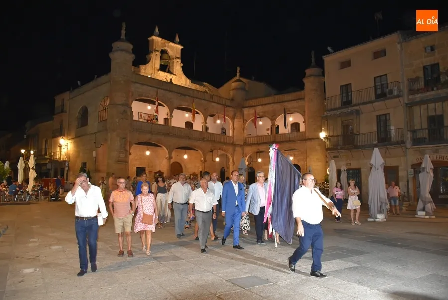 Foto 10 - Complet&iacute;sima noche de apertura, con gran seguimiento de p&uacute;blico, del recuperado Martes Mayor